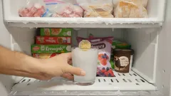 Varför smarta människor lägger ett mynt i frysen varje gång de reser bort﻿